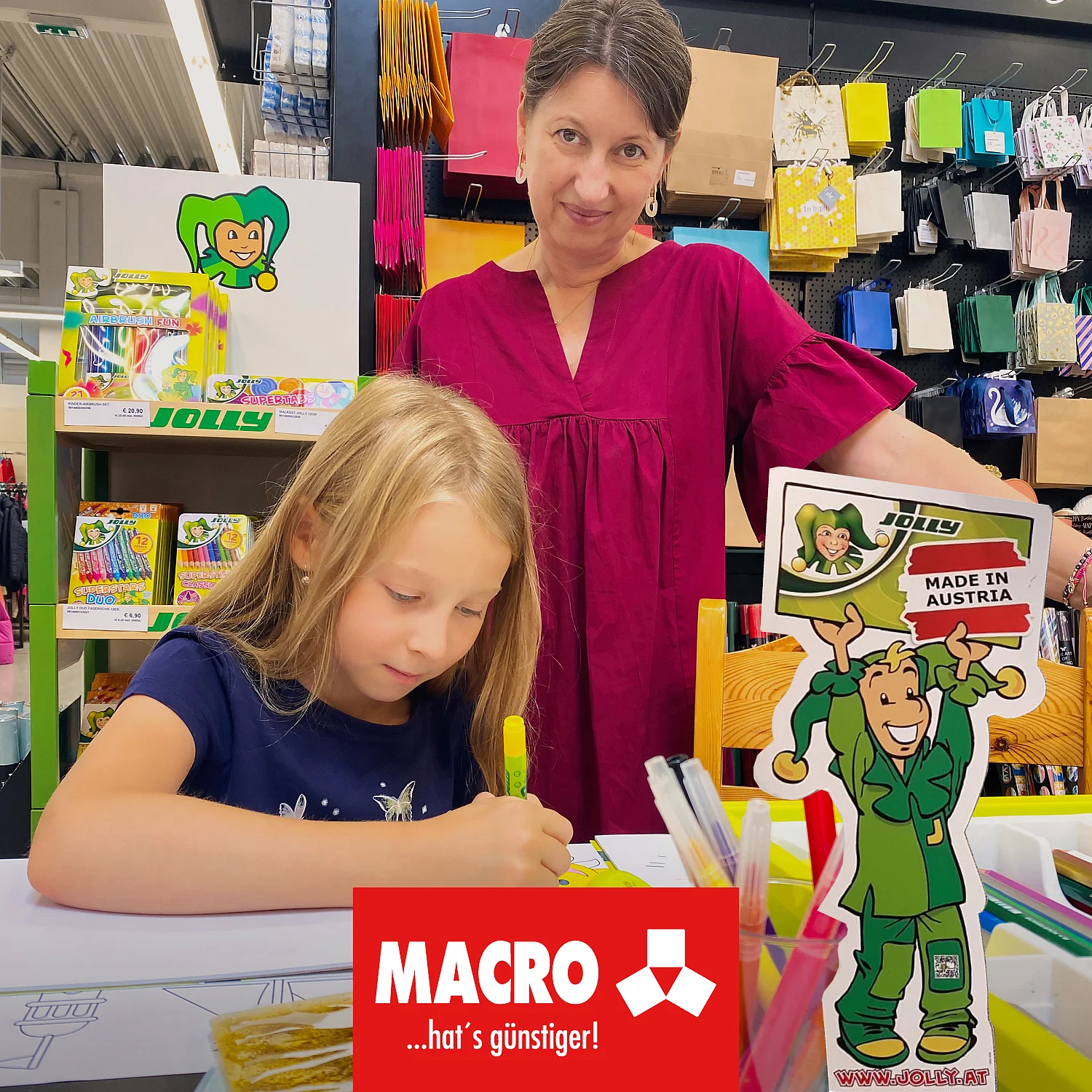 Macro Social Media